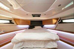 2023 Boston Whaler 405 Conquest thumbnail 37