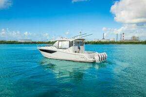 2023 Boston Whaler 405 Conquest thumbnail 5