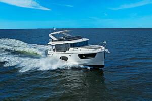 2025 Absolute 48 Navetta - Profile