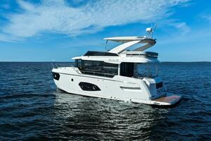 2025 Absolute 48 Navetta - Profile