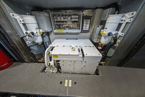 2025 Absolute 48 Navetta - Engine Room