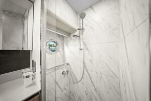 2025 Absolute 48 Navetta - Head