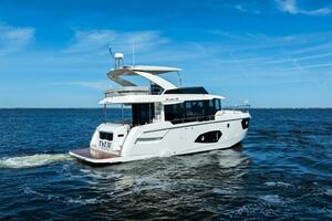 2025 Absolute 48 Navetta - Profile