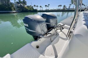 Photo 5898649 for 2005 Century 3200 Center Console  