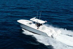 Invincible 35 Emanon - Exterior Profile