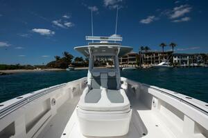 Invincible 35 Emanon - Exterior Bow