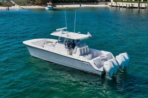 Invincible 35 Emanon - Exterior Profile