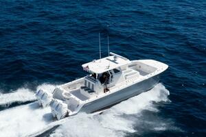 Invincible 35 Emanon - Exterior Profile