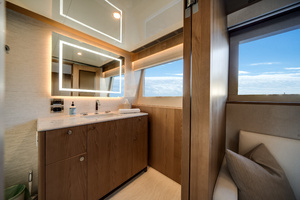 2025 Ocean Alexander 28L thumbnail 35