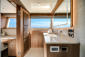 2025 Ocean Alexander 28L thumbnail 39