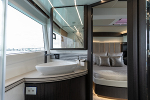 2025 Galeon 560 FLY thumbnail 40