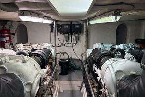 1999 Ferretti Yachts 80 RPH thumbnail 27