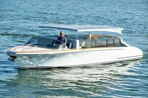 2016 Hodgdon Yachts Venetian Limo thumbnail 1