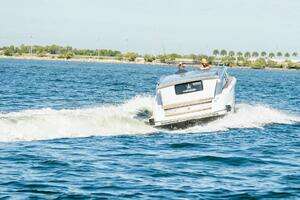 2016 Hodgdon Yachts Venetian Limo thumbnail 3