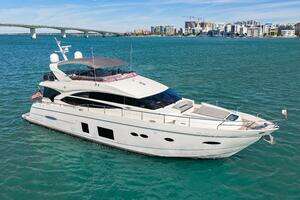 2014 Princess Y72 thumbnail 3
