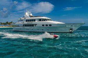 2001 Trinity Yachts Tri-Deck MY thumbnail 41