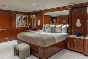 2001 Trinity Yachts Tri-Deck MY thumbnail 7