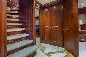 2001 Trinity Yachts Tri-Deck MY thumbnail 10