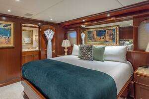 2001 Trinity Yachts Tri-Deck MY thumbnail 13