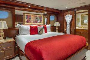 2001 Trinity Yachts Tri-Deck MY thumbnail 11