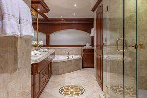 2001 Trinity Yachts Tri-Deck MY thumbnail 9