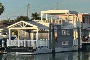 2019 Harbor Home Cozy Cottage 52' x 16' Tiny Boat thumbnail 26