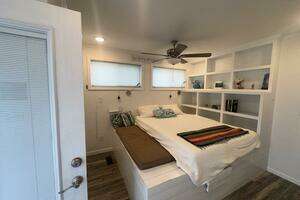 2019 Harbor Home Cozy Cottage 52' x 16' Tiny Boat thumbnail 39