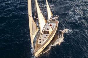 VIVACE Worth Avenue Yachts