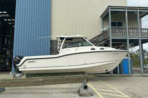 2016 Boston Whaler 315 Conquest thumbnail 2