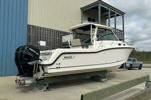 2016 Boston Whaler 315 Conquest thumbnail 3