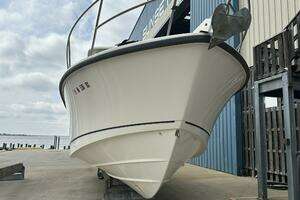 2016 Boston Whaler 315 Conquest thumbnail 5