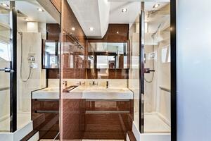 2019 Prestige 630 Flybridge - Head