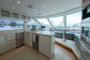 2012 Lazzara Yachts thumbnail 10