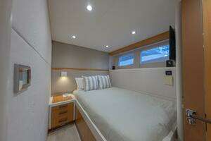 2012 Lazzara Yachts thumbnail 28