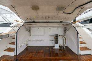 2012 Lazzara Yachts thumbnail 45