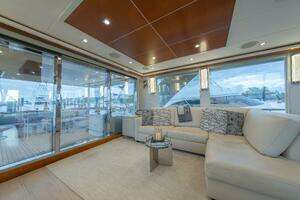 2012 Lazzara Yachts thumbnail 4