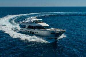 2012 Lazzara Yachts thumbnail 1