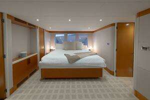 2012 Lazzara Yachts thumbnail 16