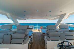 2012 Lazzara Yachts thumbnail 40