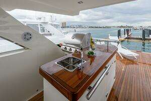 2012 Lazzara Yachts thumbnail 35