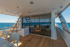 2012 Lazzara Yachts thumbnail 42