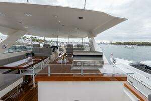 2012 Lazzara Yachts thumbnail 36