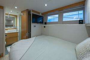 2012 Lazzara Yachts thumbnail 26