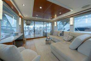 2012 Lazzara Yachts thumbnail 6