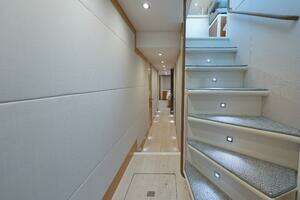 2012 Lazzara Yachts thumbnail 15