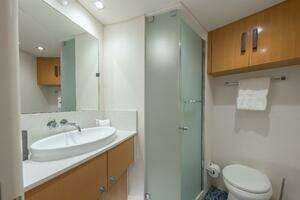 2012 Lazzara Yachts thumbnail 24