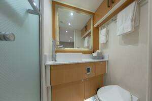2012 Lazzara Yachts thumbnail 29