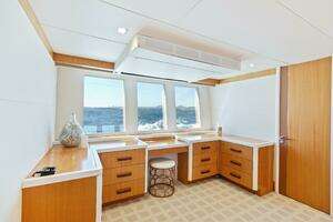 2012 Lazzara Yachts thumbnail 19