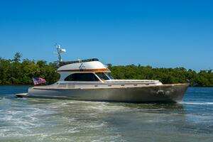 2021 Hinckley Talaria 55 Flybridge MKII thumbnail 1