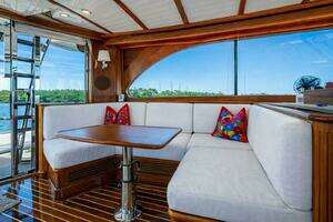 2021 Hinckley Talaria 55 Flybridge MKII thumbnail 29